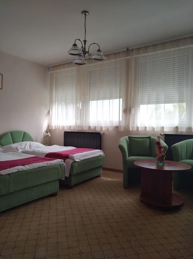 Otp Hotel Budapest Ngoại thất bức ảnh