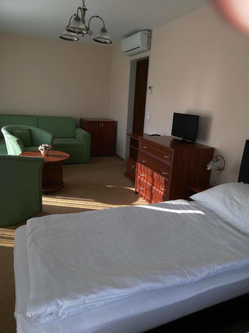 Otp Hotel Budapest Ngoại thất bức ảnh